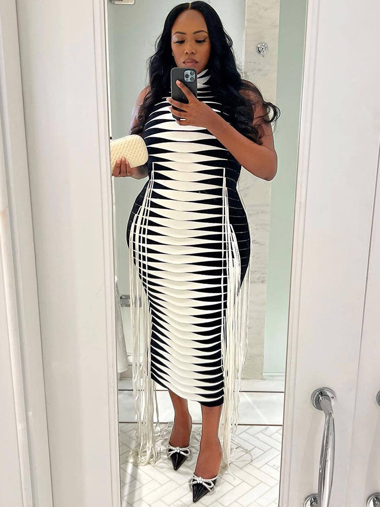 Vestido midi de canalé con cuello alto, sin mangas y borlas