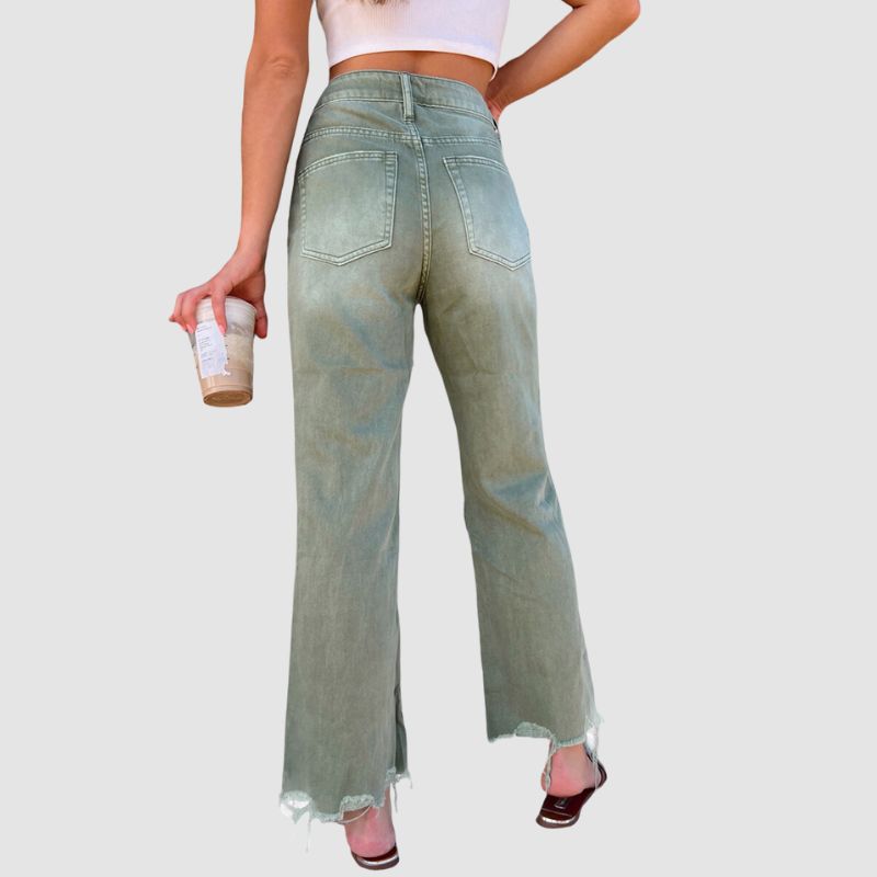 Vaqueros con corte de bota desgastados y lavados