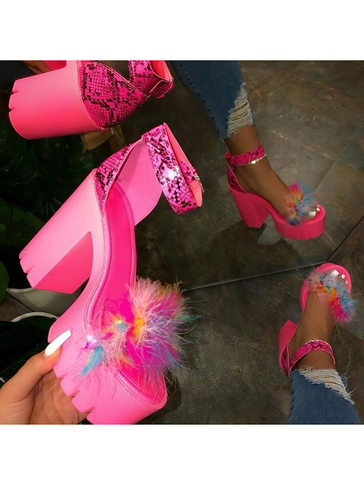 Tacones de plataforma gruesa con patchwork de plumas