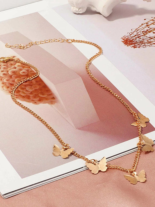 Collares minimalistas de estrellas y mariposas
