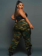 Pantalones largos con estampado de camuflaje de talla grande