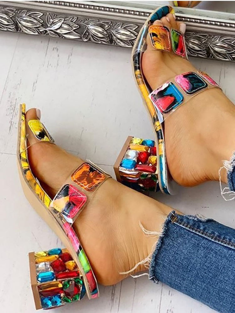 Chanclas gruesas con apliques de colores