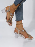 Tacones gruesos con punta abierta y retazos de diamantes de imitación