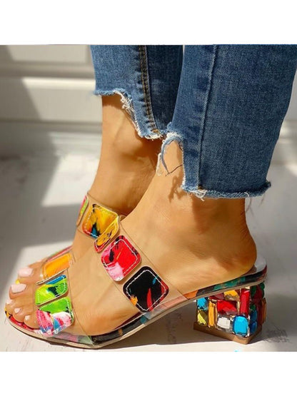 Chanclas gruesas con apliques de colores