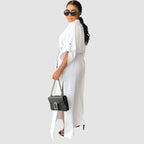 Vestido cargo con cintura ceñida y plisado lateral