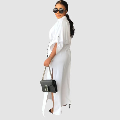 Vestido cargo con cintura ceñida y plisado lateral