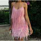 Mini vestidos sin mangas con borlas y lentejuelas con dobladillo de plumas