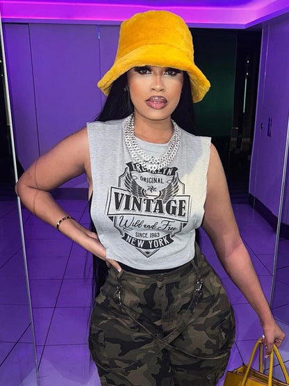 Top corto estampado sin mangas con abertura