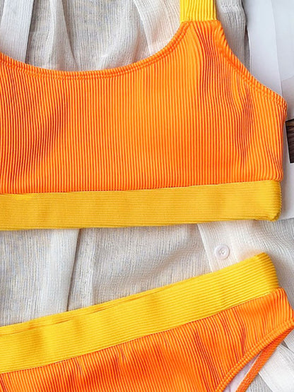 Camisetas sin mangas de dos piezas y trajes de baño breves