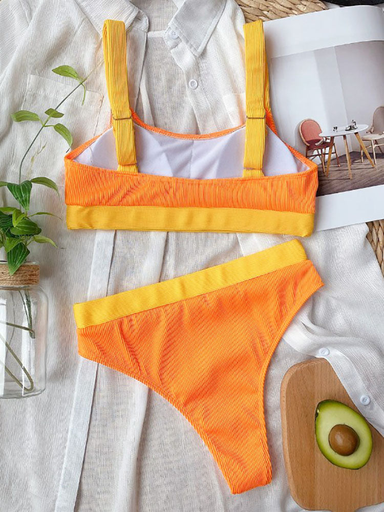 Camisetas sin mangas de dos piezas y trajes de baño breves