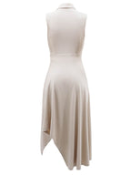 Vestido con vuelo y cintura ceñida con cuello tipo polo sin mangas 