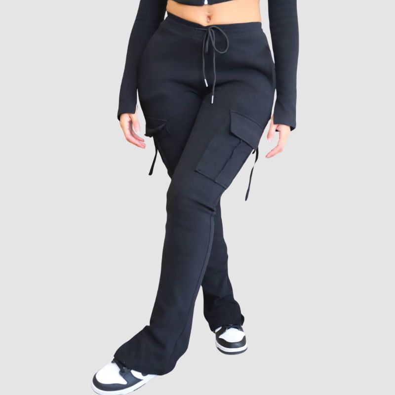 Pantalón cargo con abertura y cordón