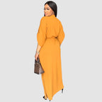Vestido cargo con cintura ceñida y plisado lateral