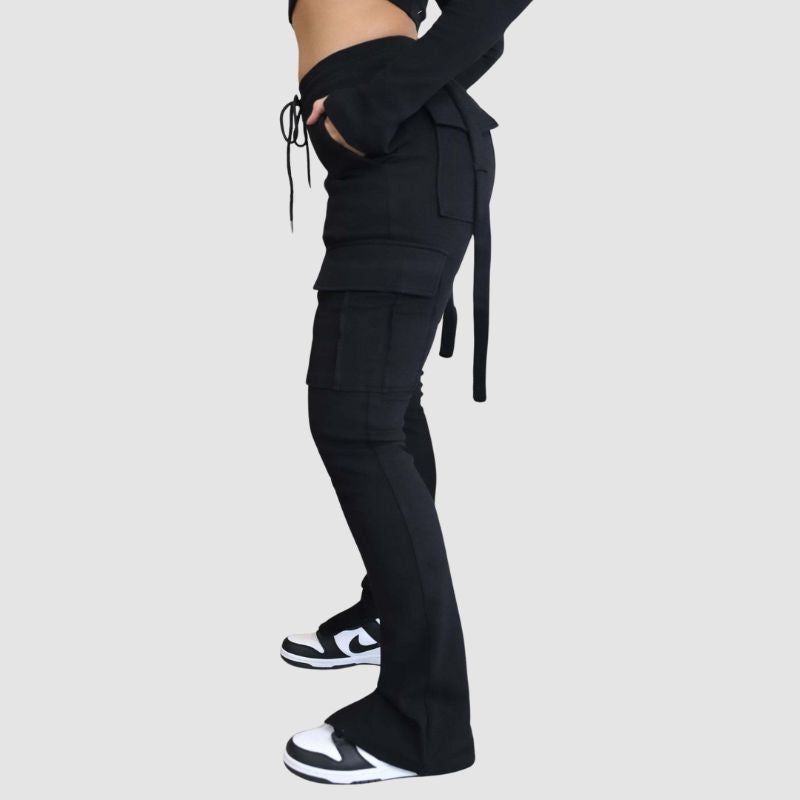 Pantalón cargo con abertura y cordón