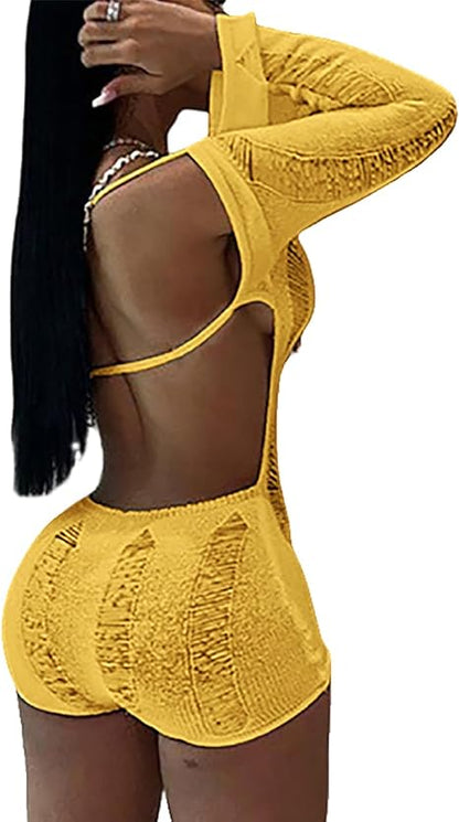 Mono corto ajustado con hombros descubiertos y espalda descubierta