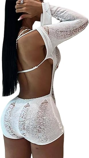 Mono corto ajustado con hombros descubiertos y espalda descubierta