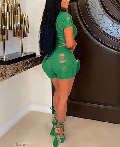 Mono corto ajustado con hombros descubiertos y espalda descubierta