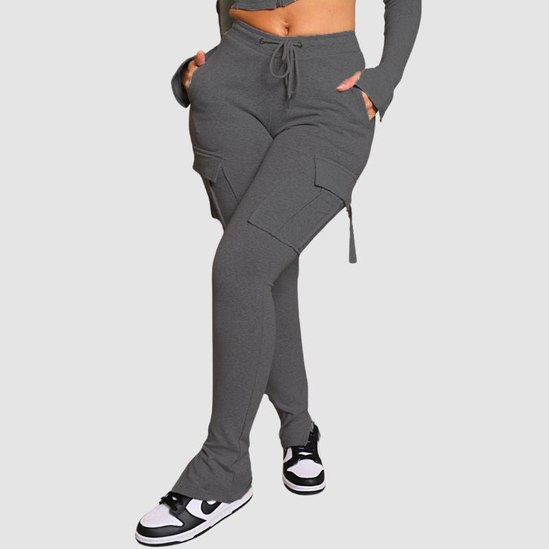 Pantalón cargo con abertura y cordón