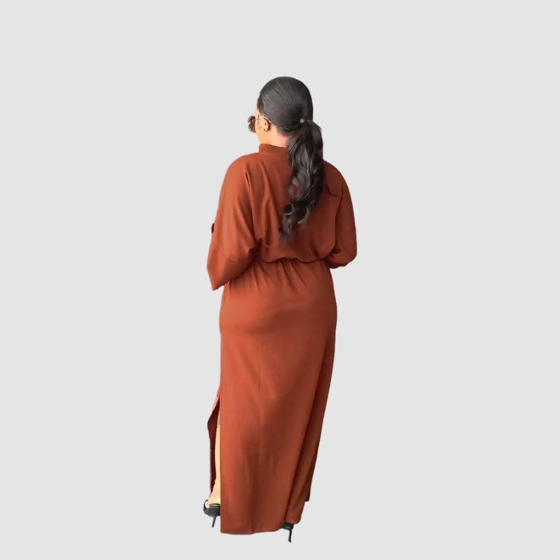 Vestido cargo con cintura ceñida y plisado lateral