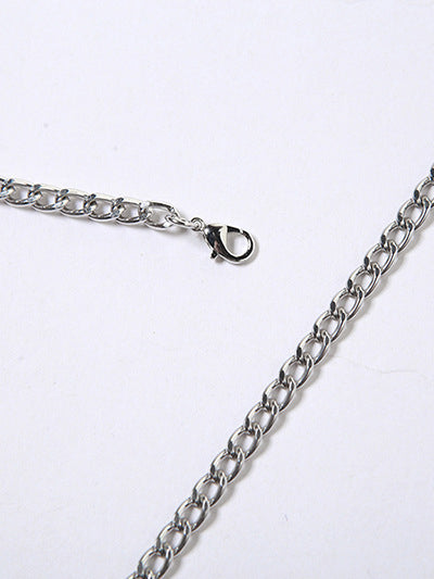 Top corto con cadena metálica y espalda descubierta 