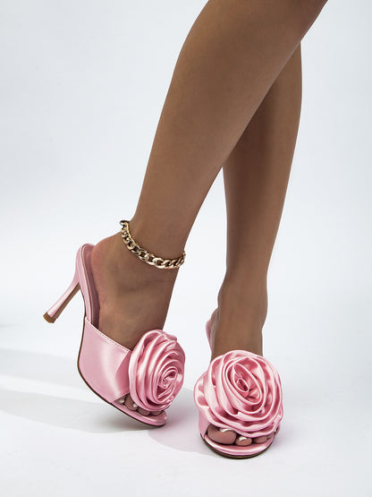 Mules con tacón de aguja y estampado floral de satén con punta abierta 