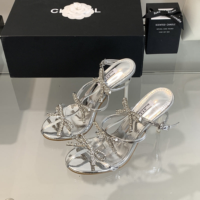 Diapositivas de tacón alto con punta cuadrada y lazo de diamantes de imitación 