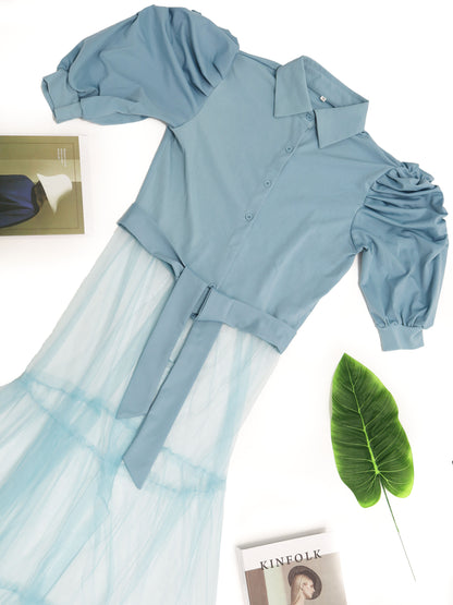 Tops con cuello en V y manga corta con patchwork de malla