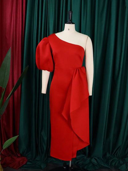 Vestido con abertura y volantes, manga abullonada y un hombro 