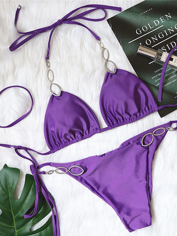 Conjunto de traje de baño monocromático con detalles de diamantes de imitación de metal 