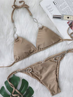 Conjunto de traje de baño monocromático con detalles de diamantes de imitación de metal 