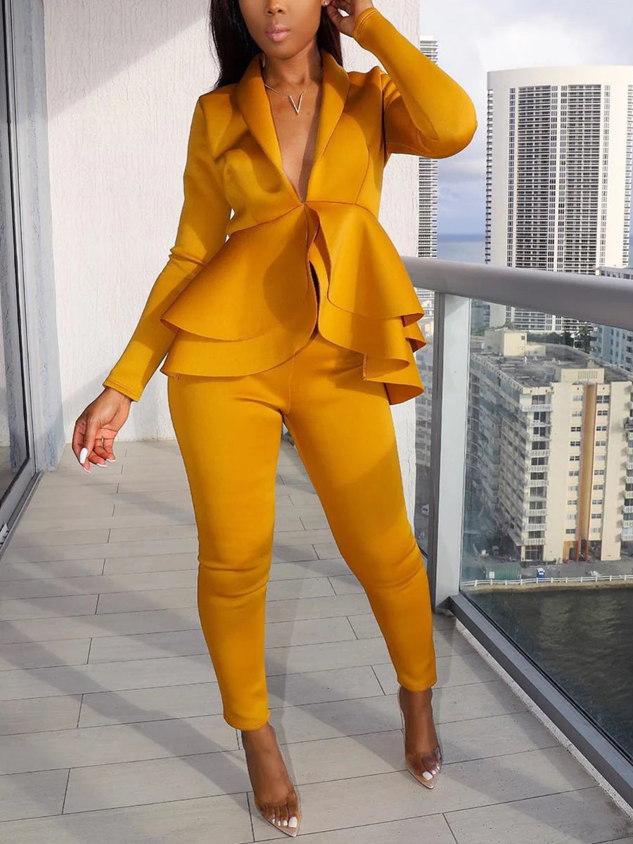 Blazer de dos piezas con volantes y pantalones largos ajustados