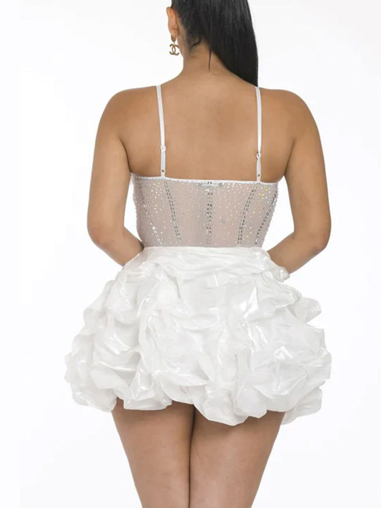 Vestido a capas de tul con tirantes finos y diamantes de imitación 