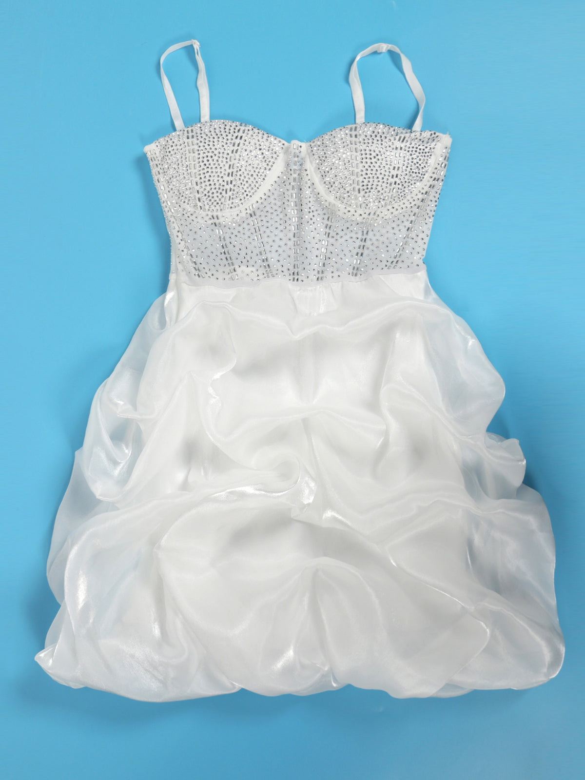 Vestido a capas de tul con tirantes finos y diamantes de imitación 