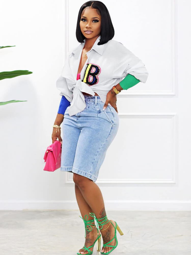 Camisas con botones y bordado de letras en bloques de color