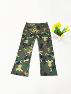 Pantalones largos con estampado de camuflaje de talla grande