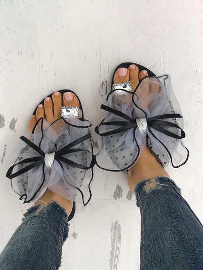 Pantuflas planas con lazo y diamantes de imitación 