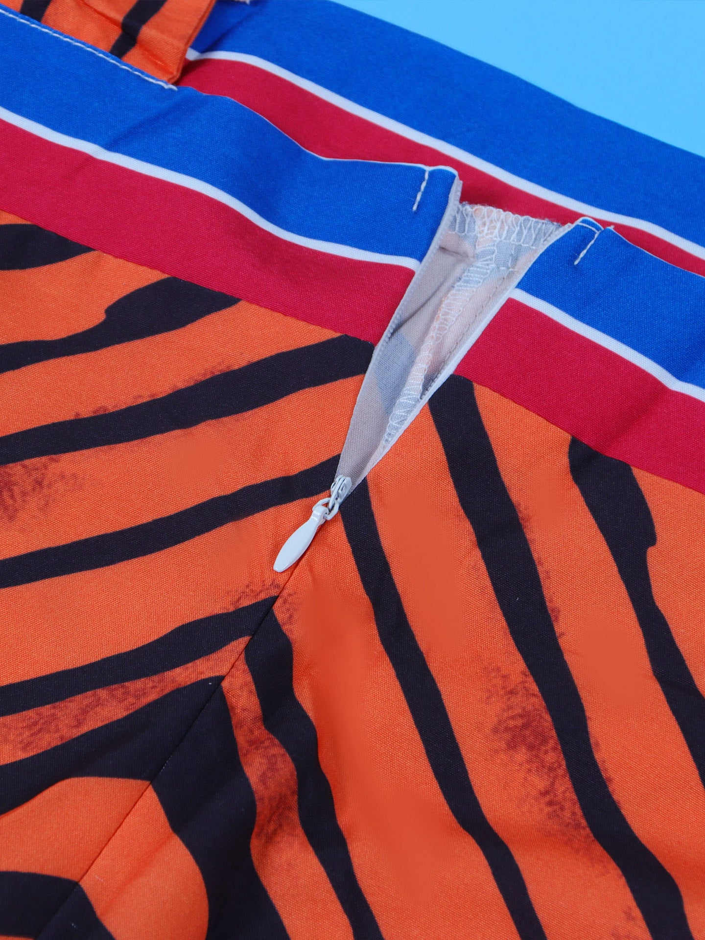 Mono de pierna ancha con bolsillos y estampado de tirantes 