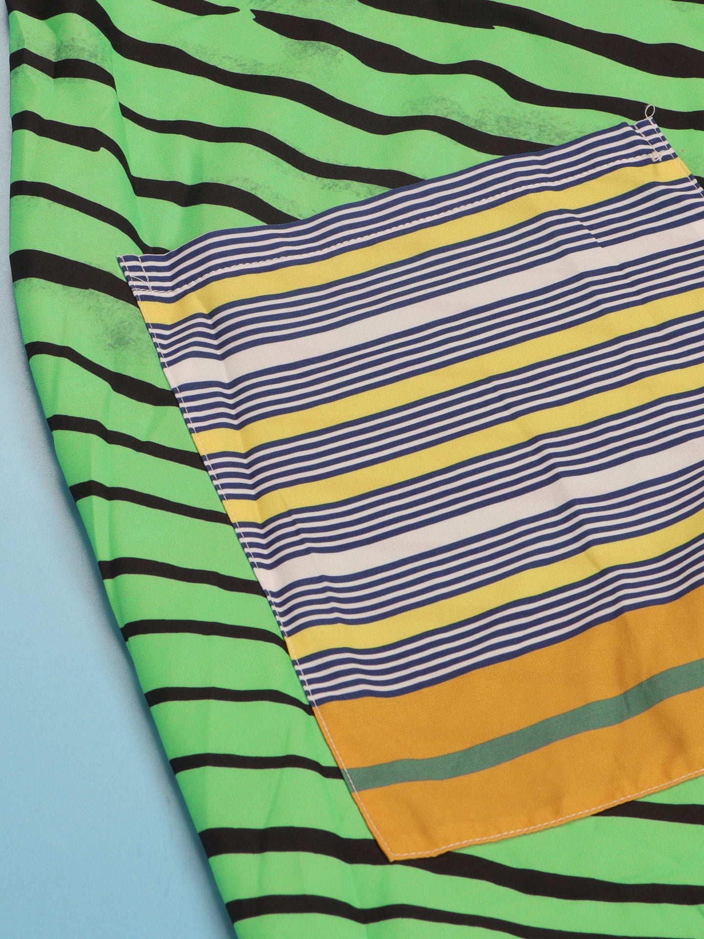 Mono de pierna ancha con bolsillos y estampado de tirantes 