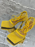 Sandalias de tacón alto con tiras cruzadas ahuecadas 