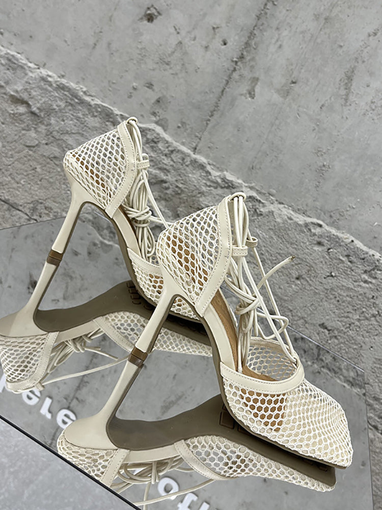 Sandalias de tacón alto con tiras cruzadas ahuecadas 