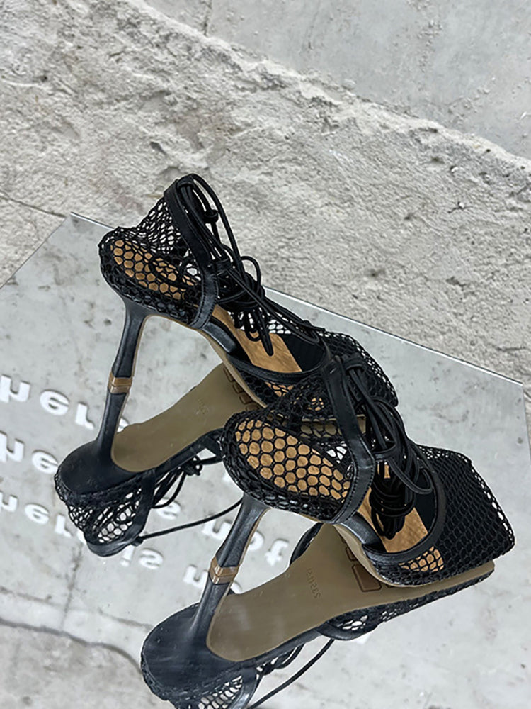 Sandalias de tacón alto con tiras cruzadas ahuecadas 