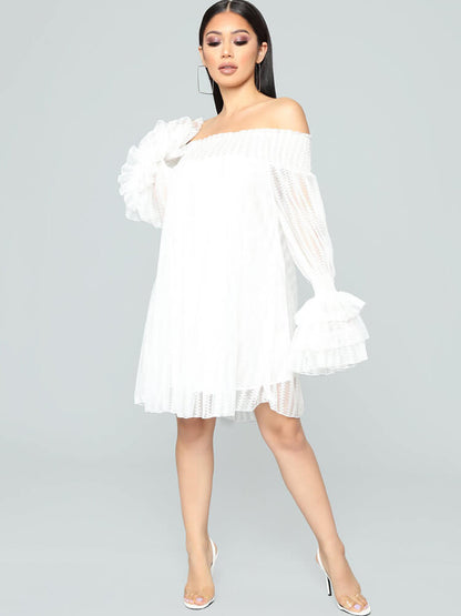 Minivestidos de manga larga con hombros descubiertos de malla