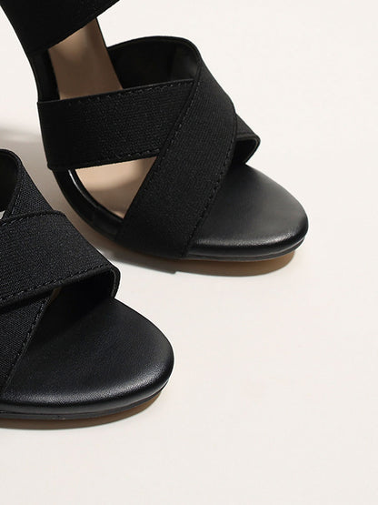 Tacones con puntera abierta y tira elástica entrecruzada