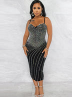 Vestido midi ajustado con tirantes finos y diamantes de imitación