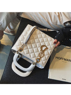 Bolso bandolera acolchado sencillo con colgante