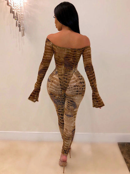 Mono estampado de dos piezas con hombros descubiertos + pantalones ajustados