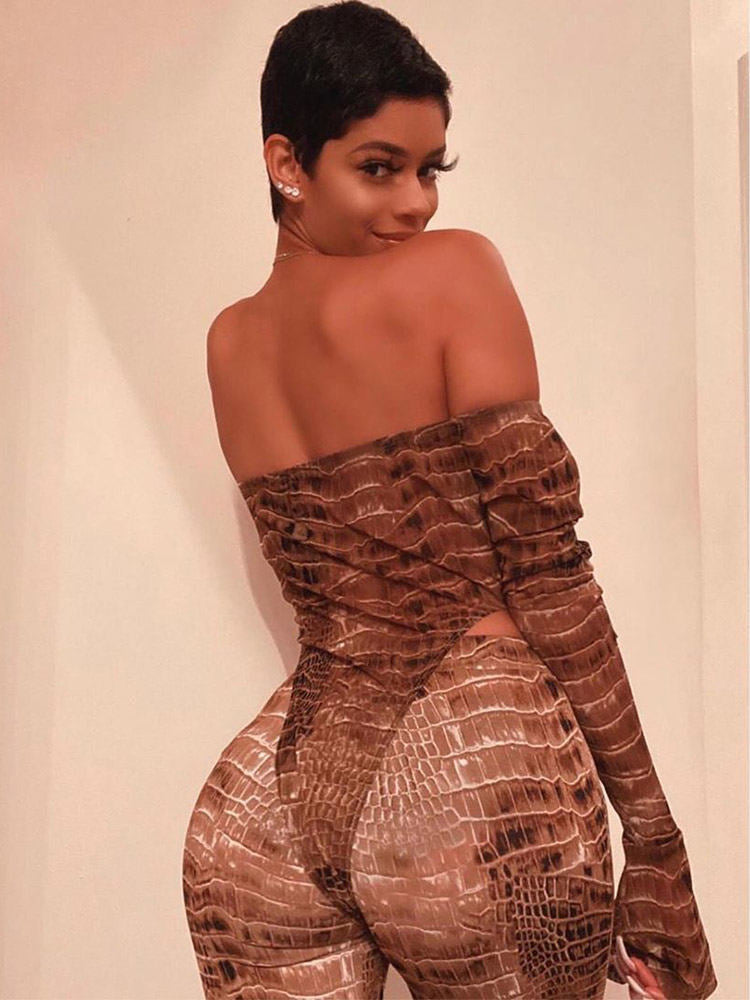 Mono estampado de dos piezas con hombros descubiertos + pantalones ajustados