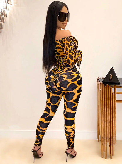 Mono estampado de dos piezas con hombros descubiertos + pantalones ajustados