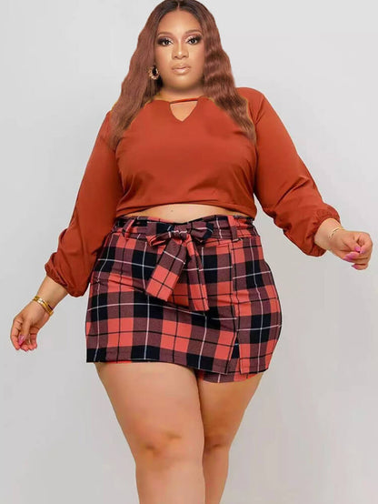 Top corto de manga larga y falda pantalón corta