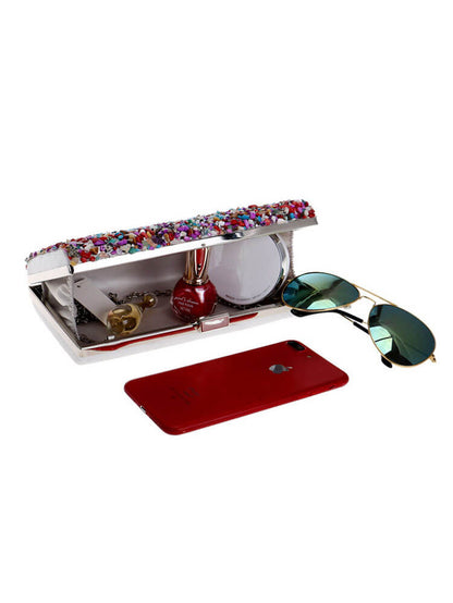 Bolsos cuboides con cadena de piedras de colores